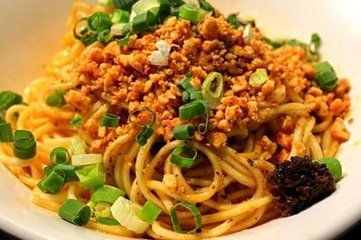 陕西面食好吃的诀窍在这，油泼辣子做的好，面食咋做都好吃！